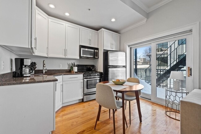 Building Photo - 109 N St