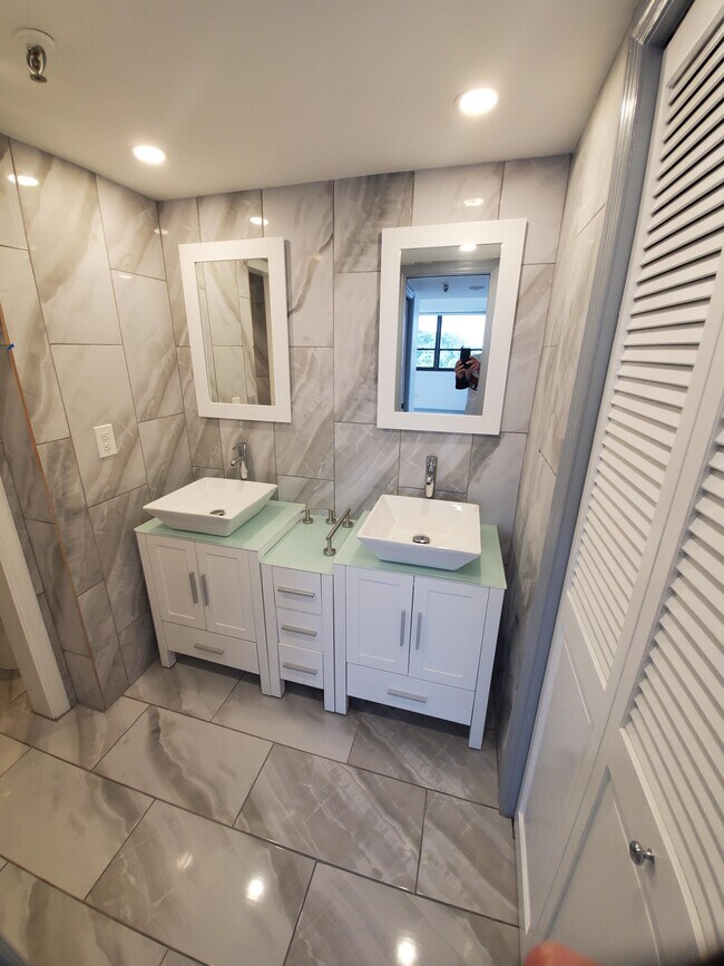 Building Photo - 859 Jeffery St