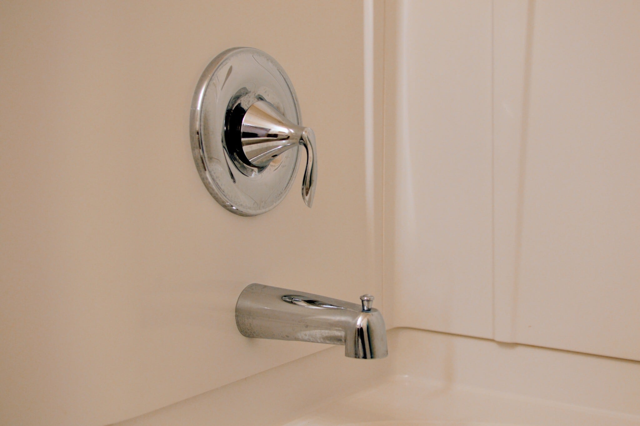 Shower/tub - 11696 Palm Desert Pl