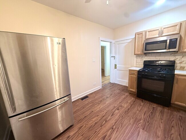 Building Photo - 7157 S East End Ave