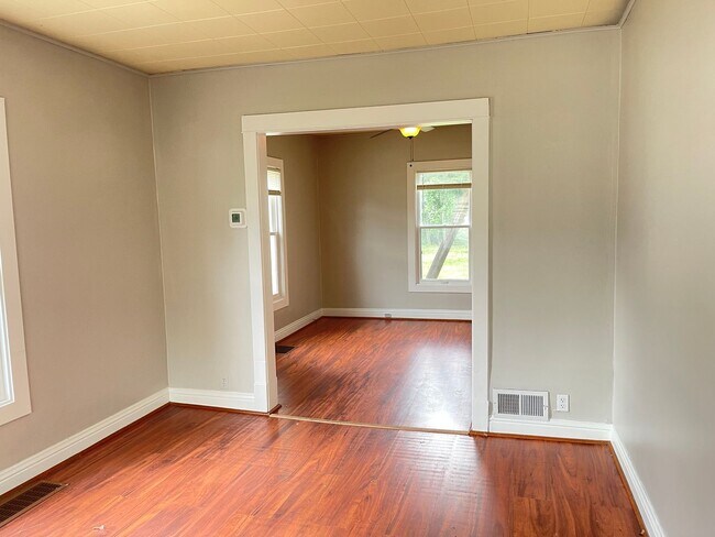 Building Photo - Great Benson area house $1595