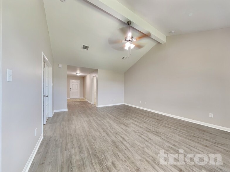Building Photo - 329 Shoshone Ridge Dr