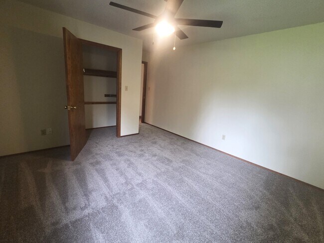 Building Photo - 2065 S Kentwood Ave