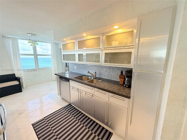 Building Photo - 2751 S Ocean Dr