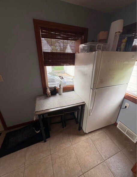 Building Photo - 1015 8th Ave NW