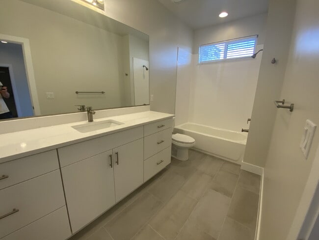 Building Photo - 4138 Baywood Dr