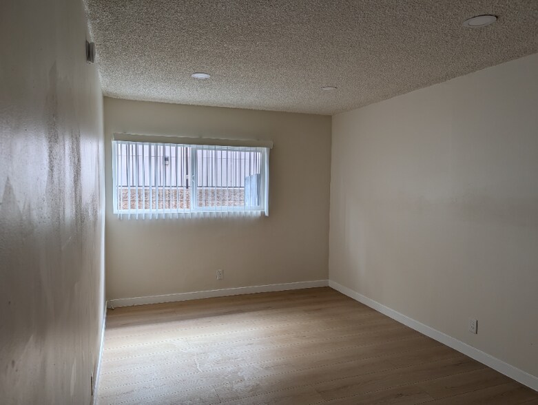 Building Photo - 5252 Hermitage Ave