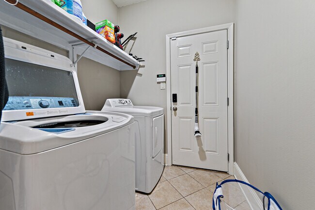 Building Photo - 2508 Rue Beaux Chenes Central