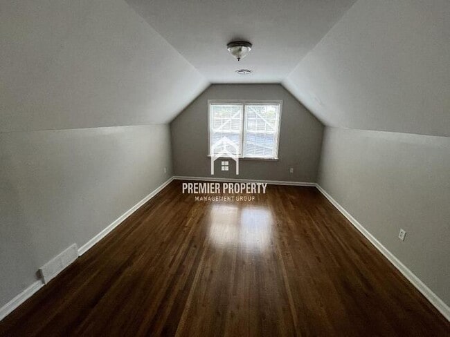 Building Photo - 2065 St James Dr