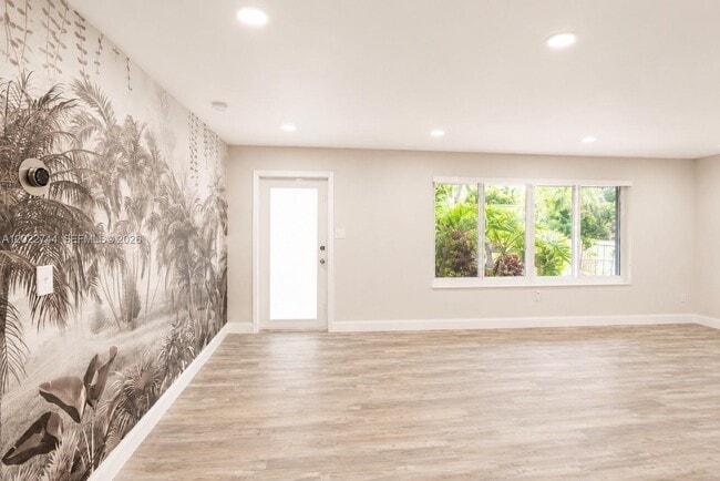 Building Photo - 2573 Conroy Dr