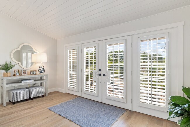 Building Photo - 161 1st St E