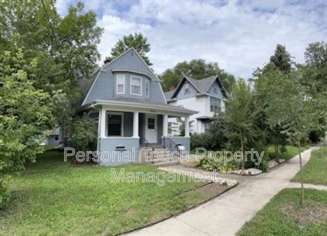 Building Photo - 1026 N University Dr