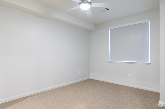 1BR, 1BA - 875SF - CW OLD- Sugarmont Apartments & Townhomes