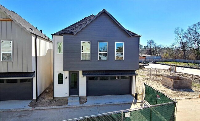 Building Photo - 311 Cyclamen St