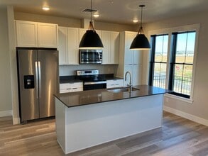 Building Photo - Beautiful Annafeld Apartment
