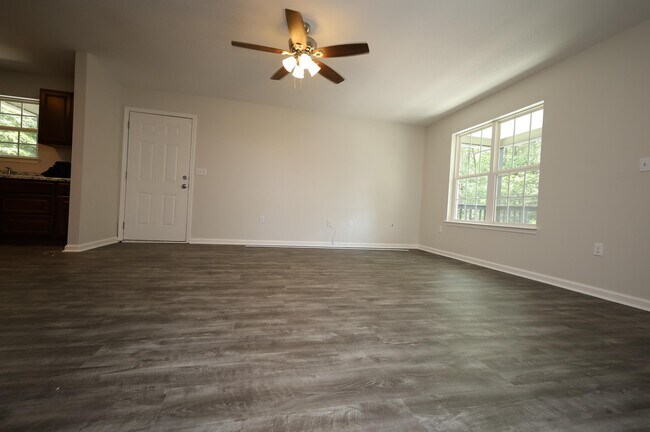 Building Photo - 407 Marette Ave