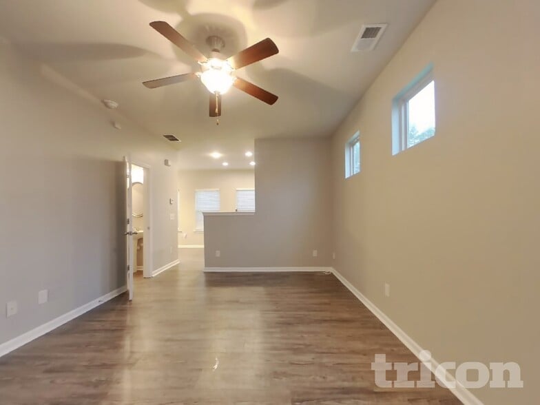 Building Photo - 86 Howard Ave