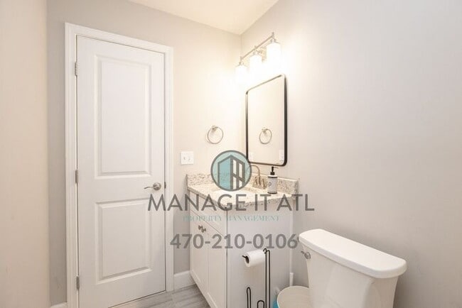 Building Photo - FULLY RENOVATED 2 Bedroom House close to I...