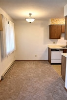 Building Photo - 2536 Spooner Ave