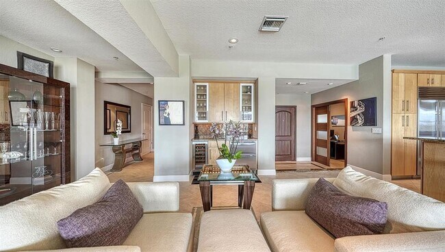 Building Photo - 650 Golden Gate Point