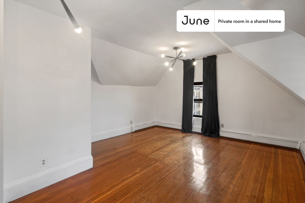 Building Photo - Room in Shared 6 bed/2 bath home