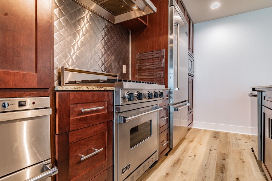 Kitchen - 1120 E Kennedy Blvd