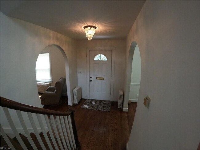 Building Photo - 1600 Cedar Ln