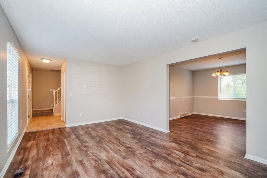 Building Photo - 593 Bridgewater Ct