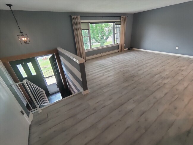 Building Photo - 4244 Emerson Pl