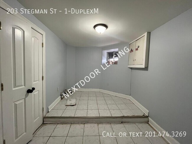 Building Photo - 203 Stegman St