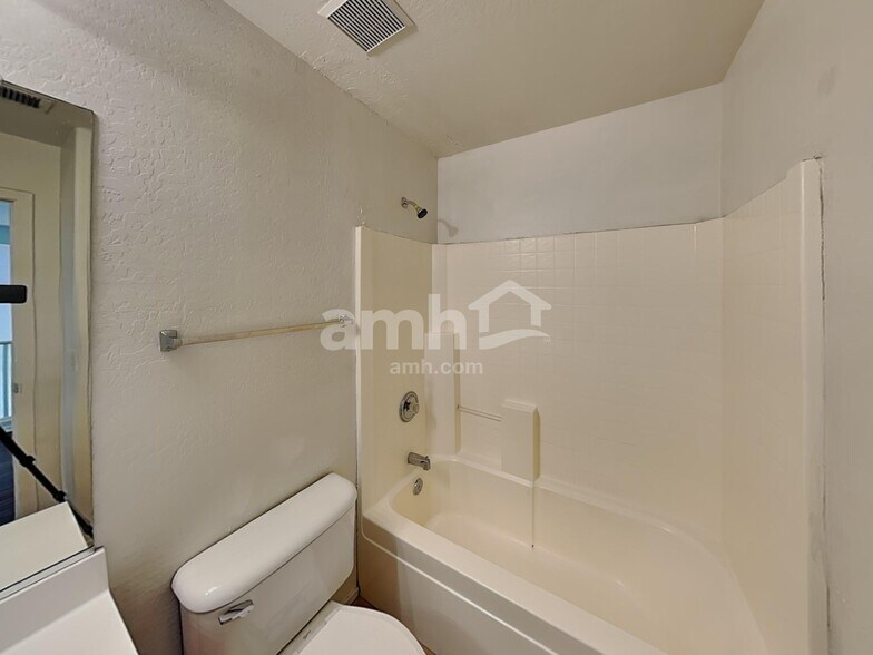 Building Photo - 5361 W Huntington Dr