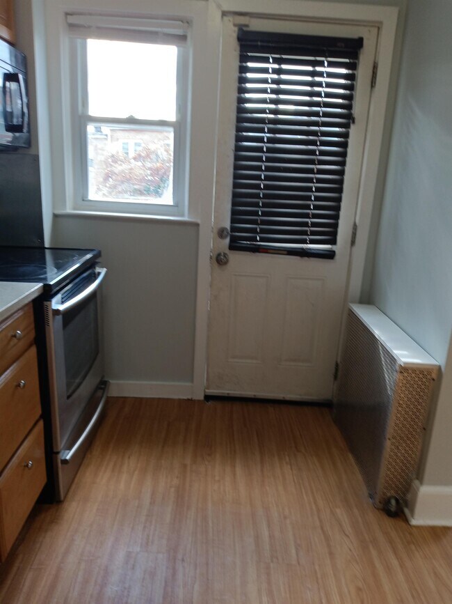 Building Photo - 4101 Kinsway