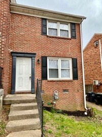 Building Photo - 2 Bedroom With a Bonus Room!