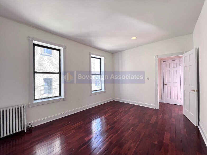 Building Photo - 20 Magaw Pl