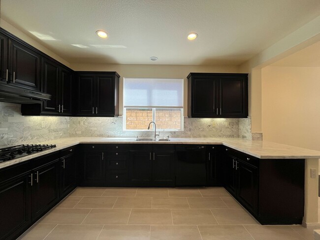 Building Photo - Newbury Park 4+2.5 on cul-de-sac w/upgrades!