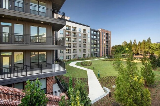 Building Photo - 2180 Shadowood Pkwy