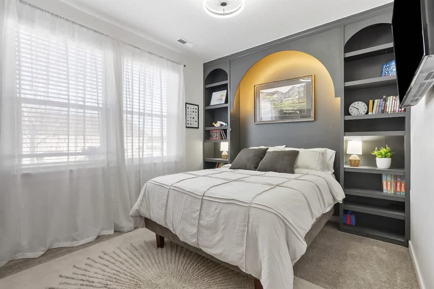 Building Photo - 304 Cliff Swallow Ave