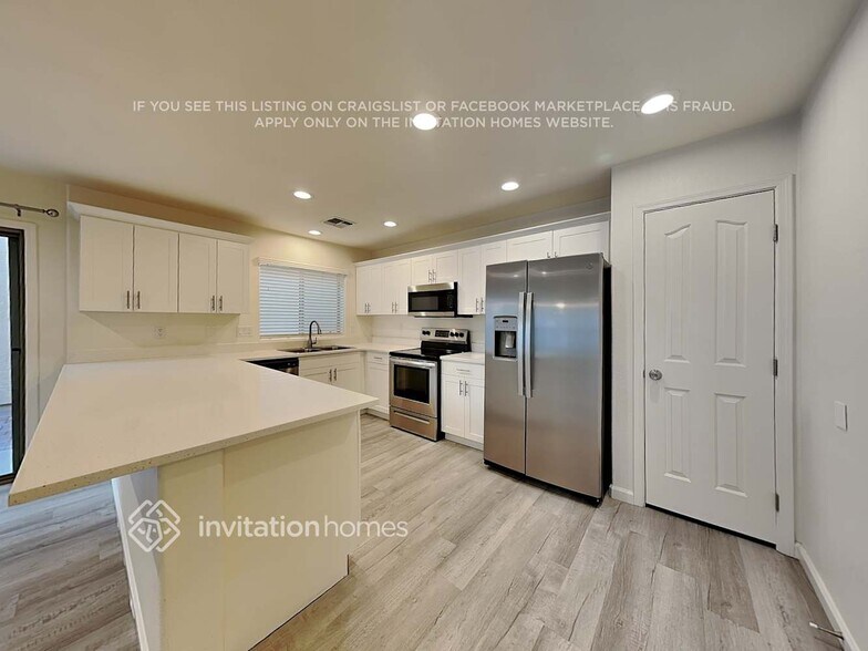 Building Photo - 5853 E Hoover Ave