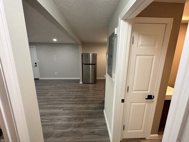 Building Photo - James Apt