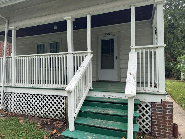 Building Photo - 1004 S Busey Ave