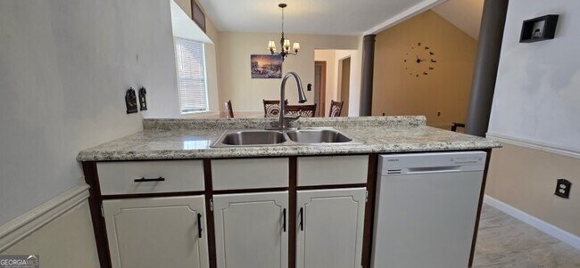 Building Photo - 105 Crestwood Cir
