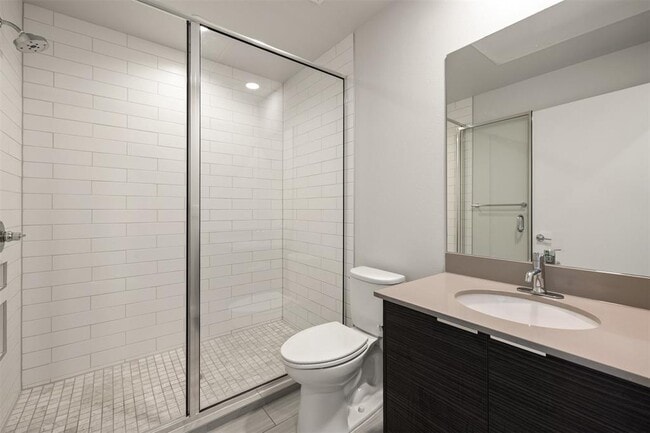 Building Photo - 1800 E 4th St