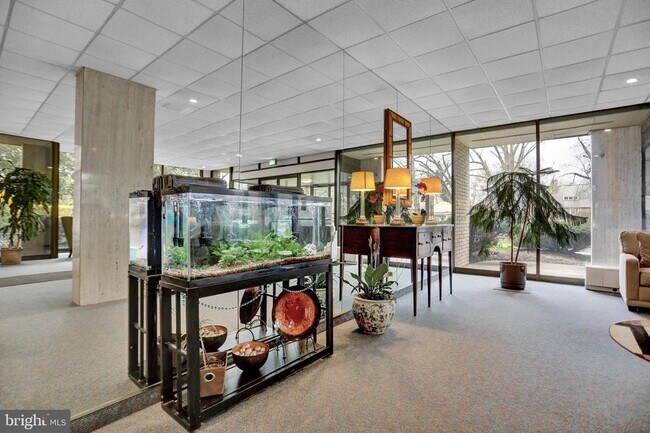 Building Photo - 4401 Roland Ave