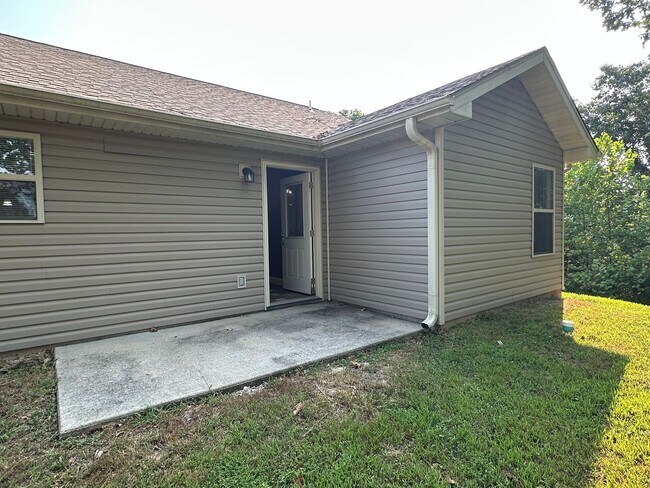 Building Photo - 335 Lyle Curtis Cir
