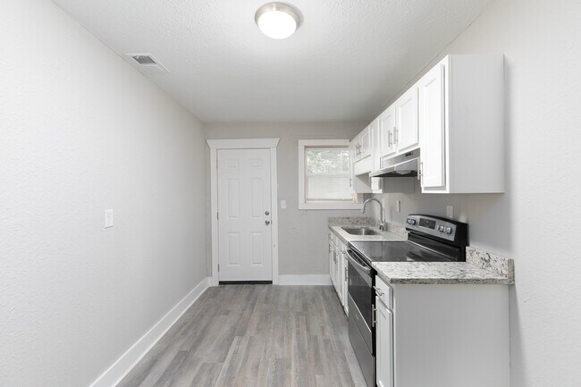 Building Photo - Duke Complex