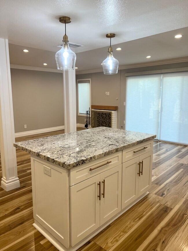 Building Photo - 4 Bed/ 3 Bath Yorba Linda Home with 2 Car Garage