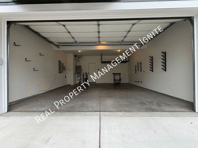 Building Photo - 1650 NW Lewis St