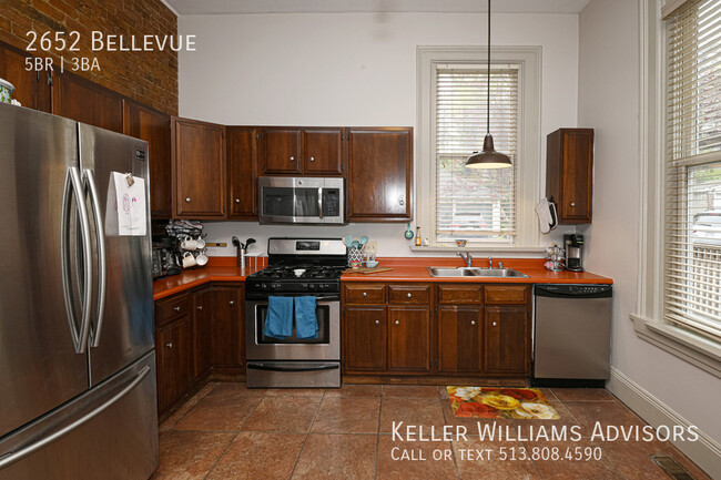 Building Photo - 2652 Bellevue-