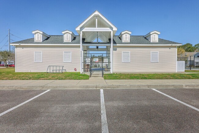 Building Photo - Charming 3-Bedroom Townhome in Summer Wood...
