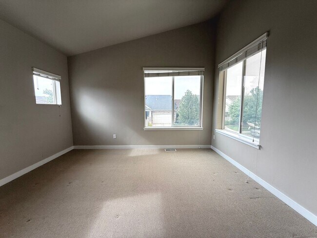 Building Photo - AVAILABLE JULY 1ST | 3 BED | 2.5 BATH | $2,295/MO